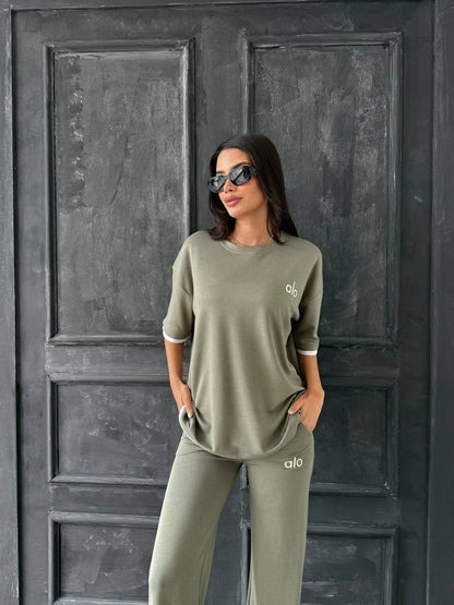 Ensemble t-shirt court et pantalon brodé alo