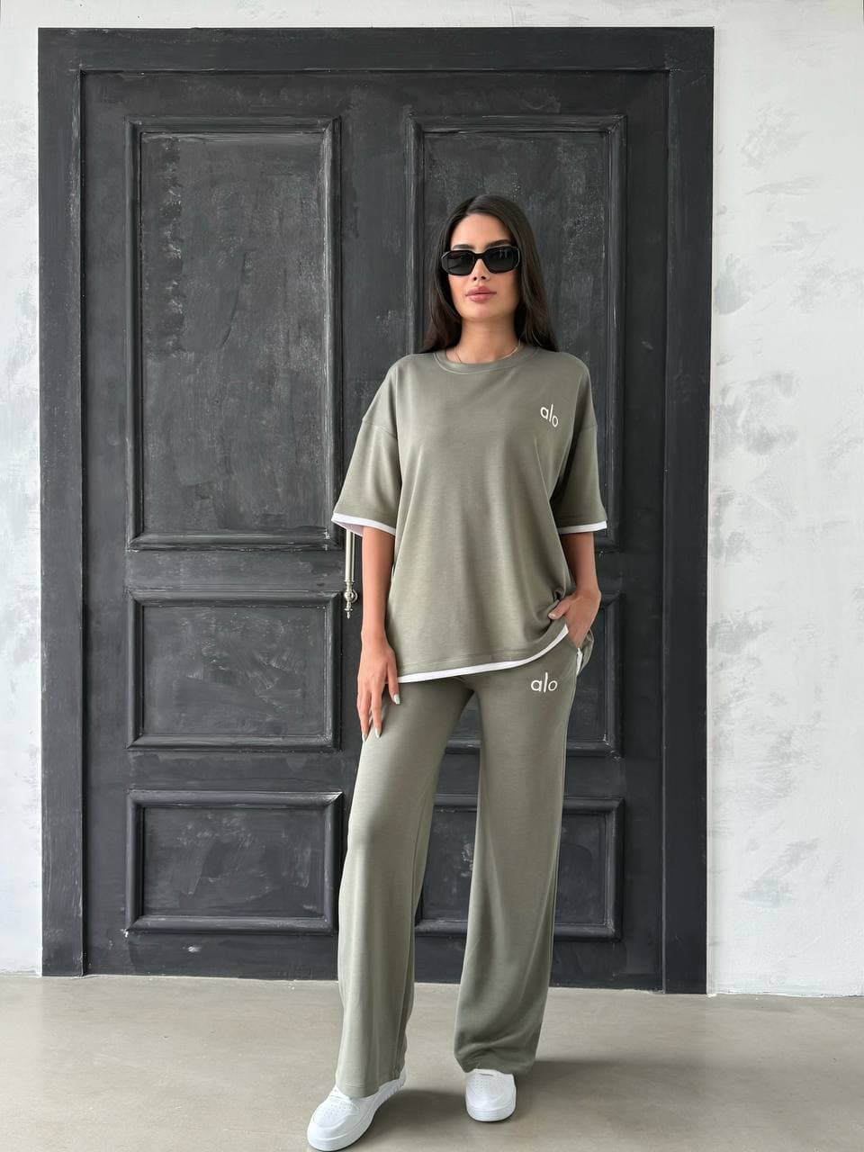 Ensemble t-shirt court et pantalon brodé alo